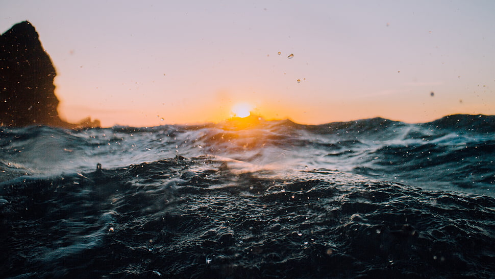 small seawaves with sun background HD wallpaper