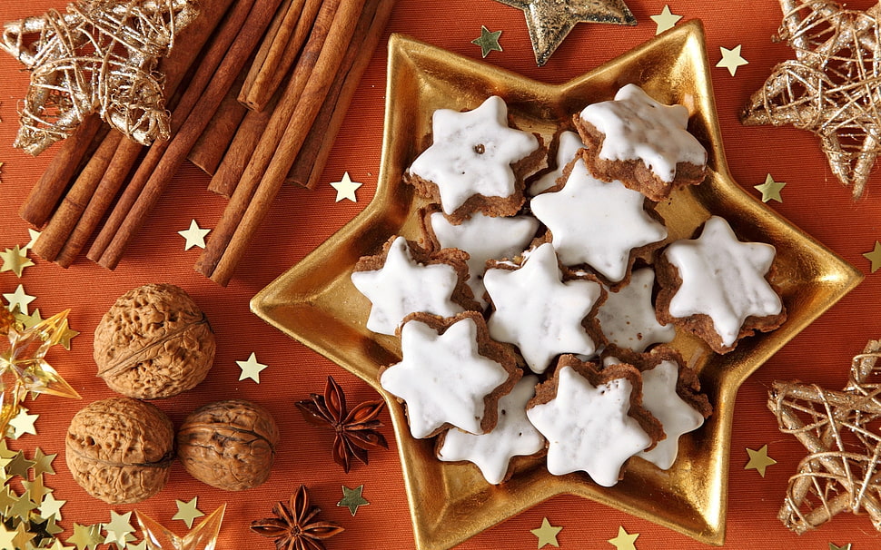 white and brown Star design cookies HD wallpaper