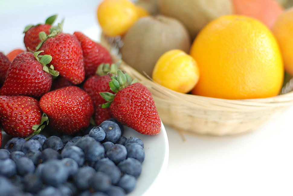 close-up of fruits on ceramic tray and woven basket HD wallpaper