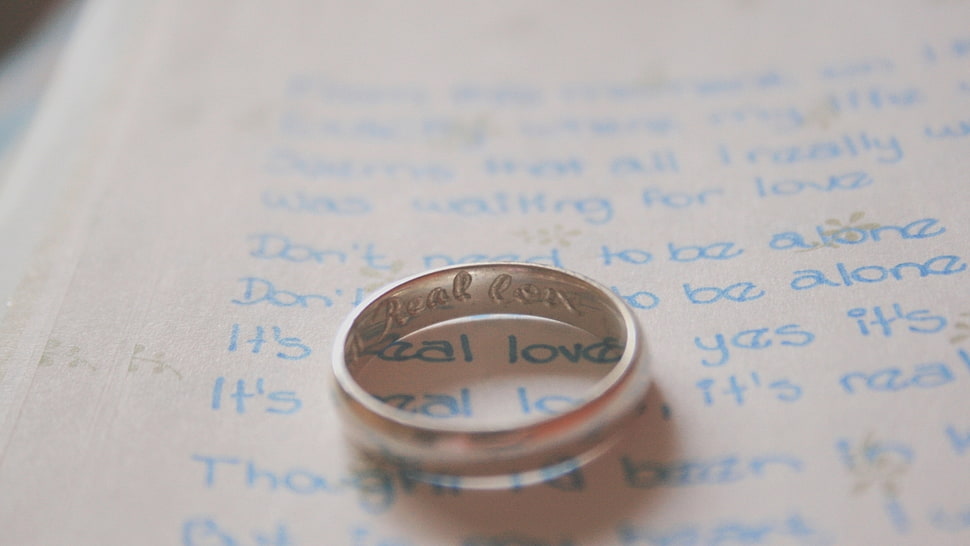 silver-colored engrave ring HD wallpaper