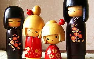 four geisha wooden dolls HD wallpaper