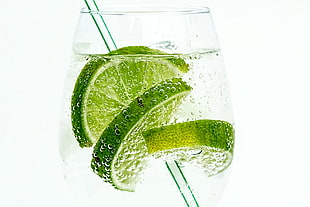 clear drinking glass with water and lime HD wallpaper