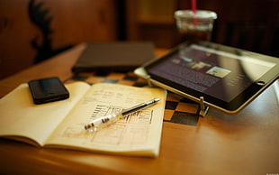 white click pen near black tablet comptuer