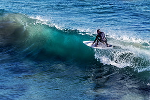Man in White Surfboard HD wallpaper