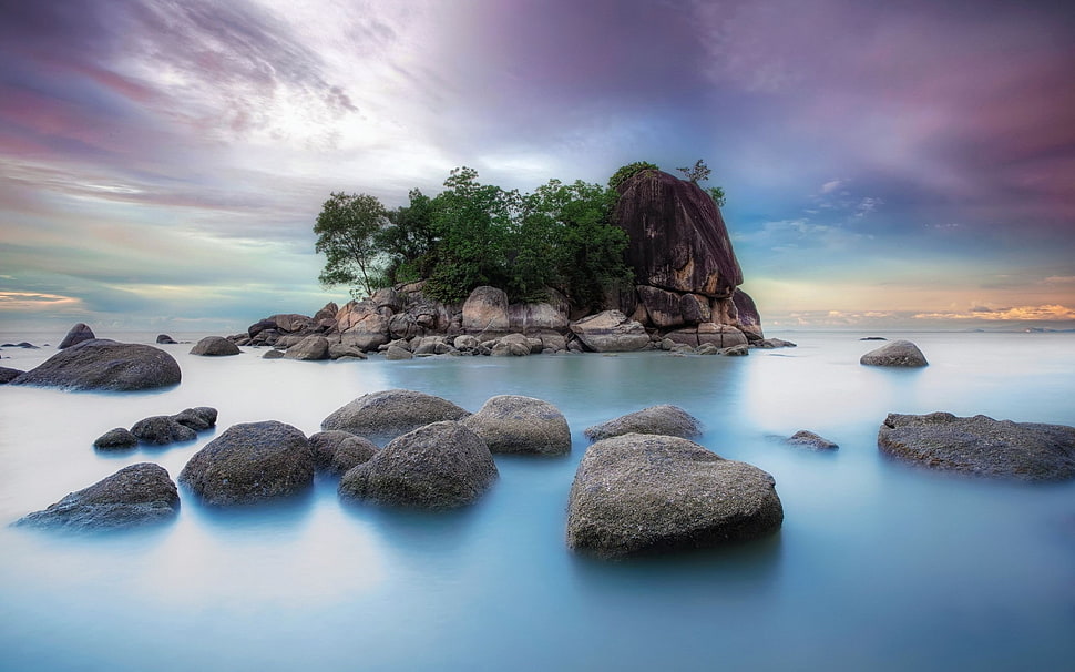 low-angle photography of island surrounded with islets on body of water HD wallpaper