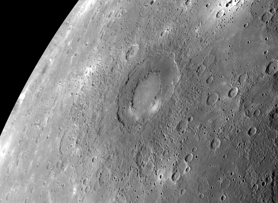 closeup photo of moon' HD wallpaper