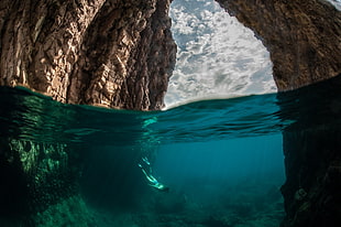 body of water, nature, rock, divers, sea HD wallpaper