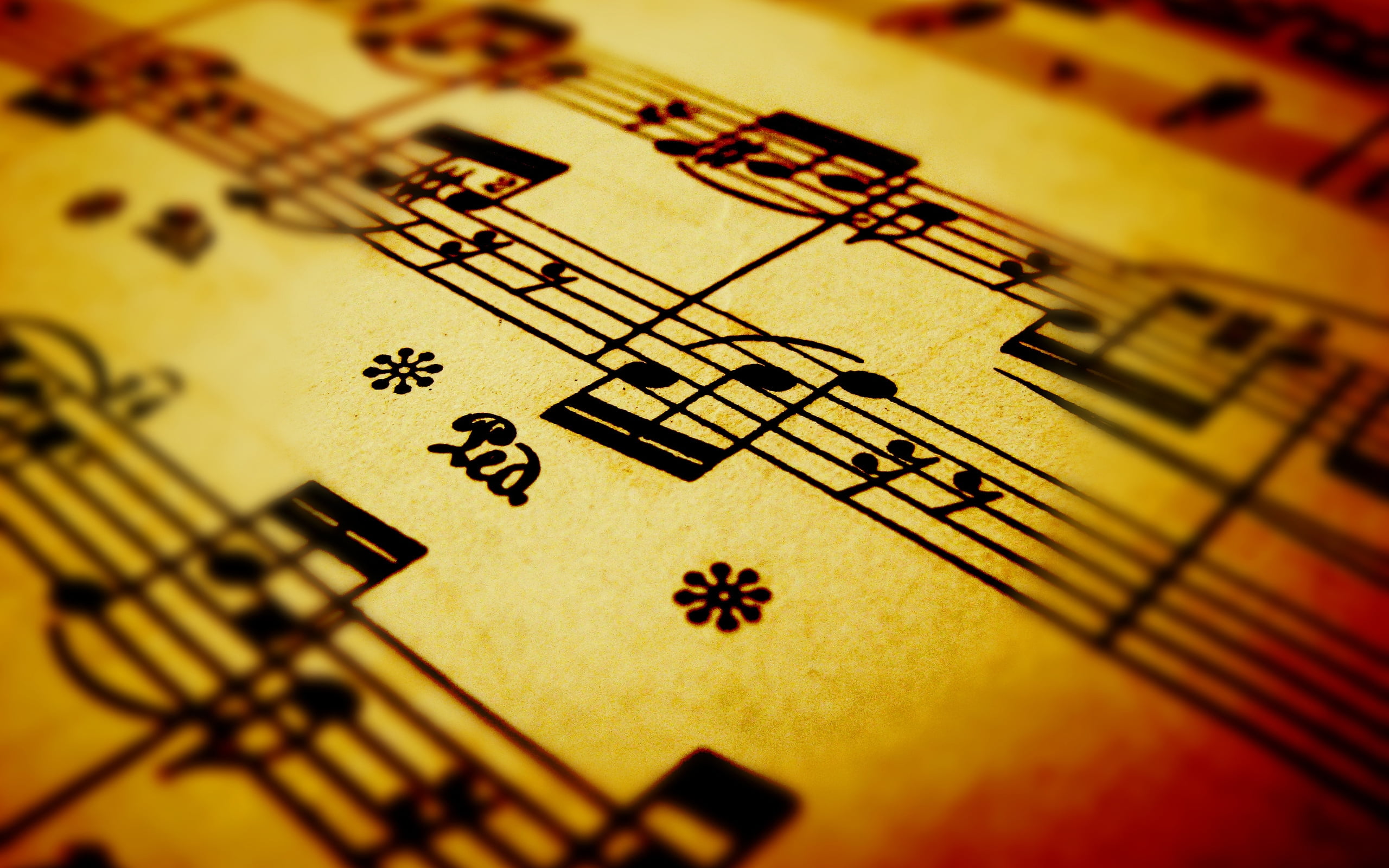 shallow focus photography of musical note