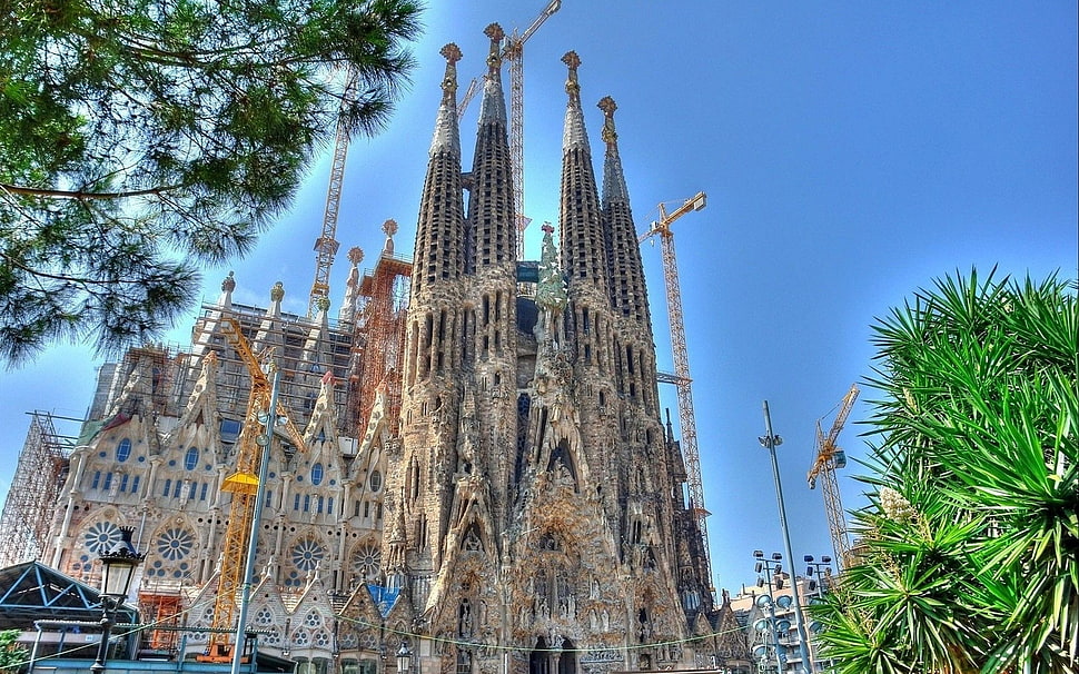 Sagrada Familia Hd Wallpaper Wallpaper Flare