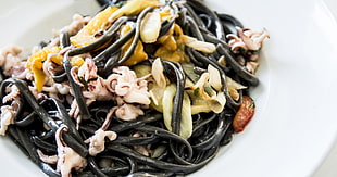 black noodle dish, Spaghetti, Seafood, Dinner HD wallpaper