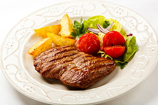 grilled meat with potatoes, tomatoes, and lettuce HD wallpaper
