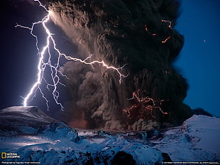 lighting with volcano eruption taken at nighttime HD wallpaper