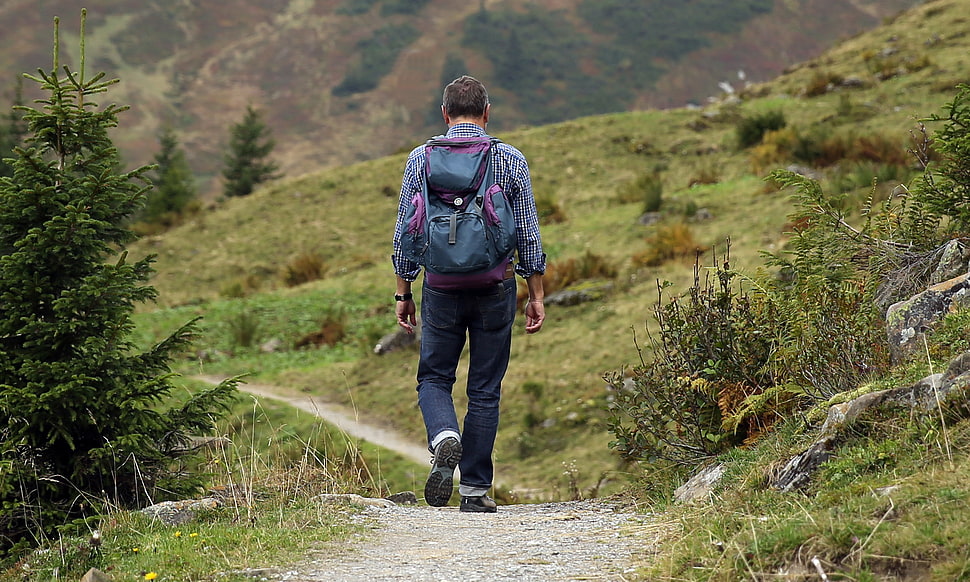 man walking at daytime HD wallpaper