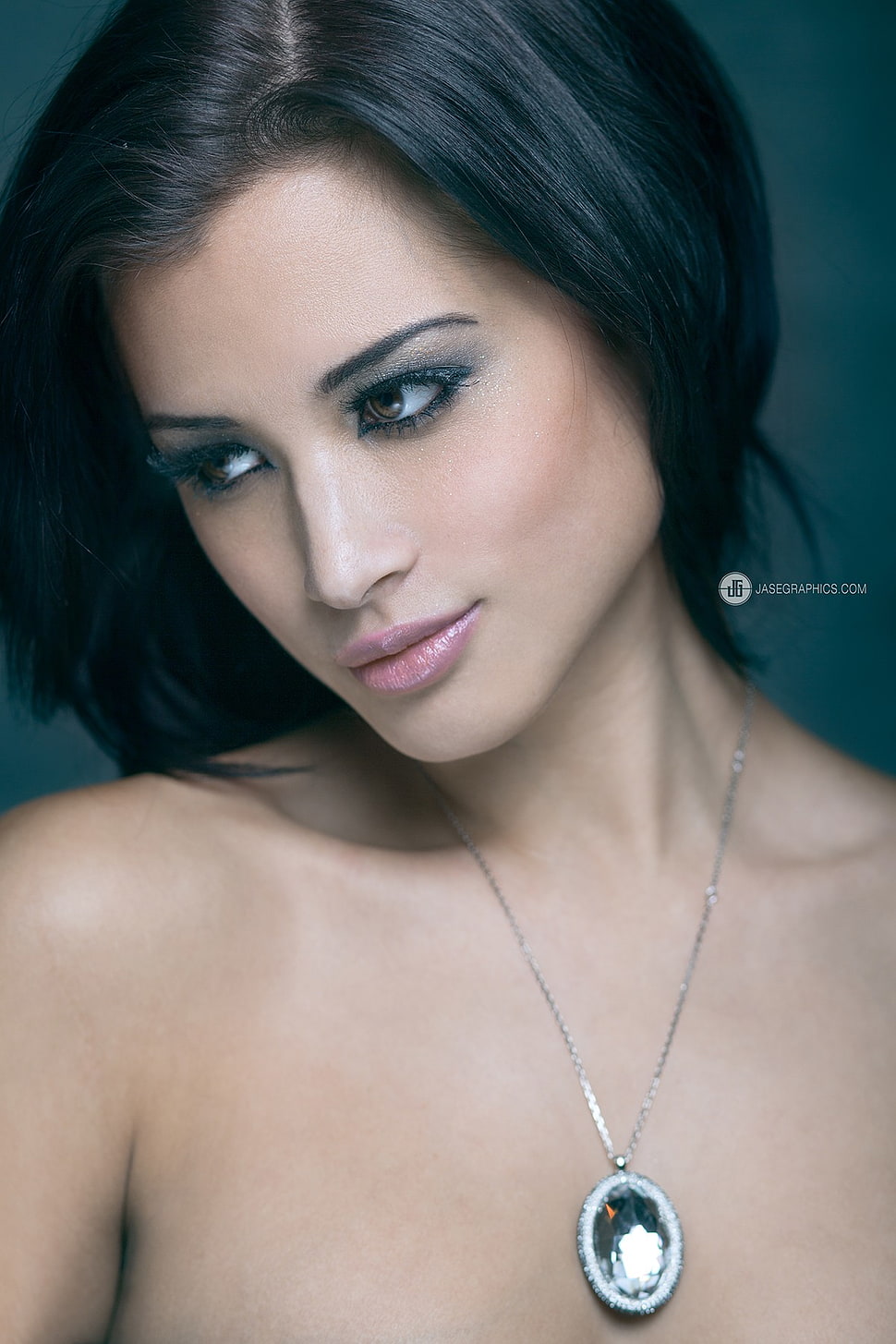 woman wearing silver-colored necklace HD wallpaper