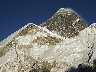 grey and brown rocky mountain close-up photography