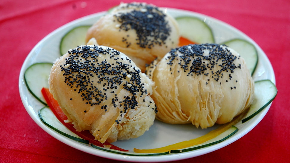 cooked food with sprinkles HD wallpaper