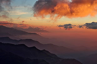 photo of mountains with clouds above, hehuanshan