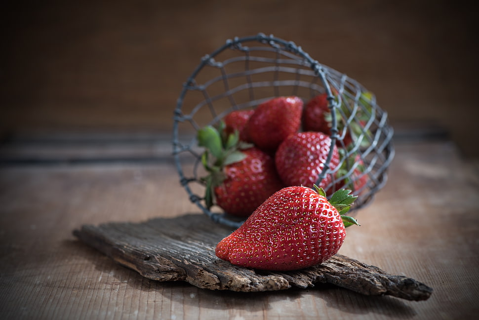 ripe strawberries HD wallpaper