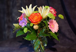shallow photo of bouquet of flowers