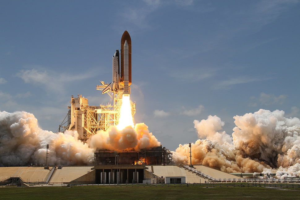 brown and white concrete building, space shuttle, Launch, Space Shuttle Atlantis, NASA HD wallpaper