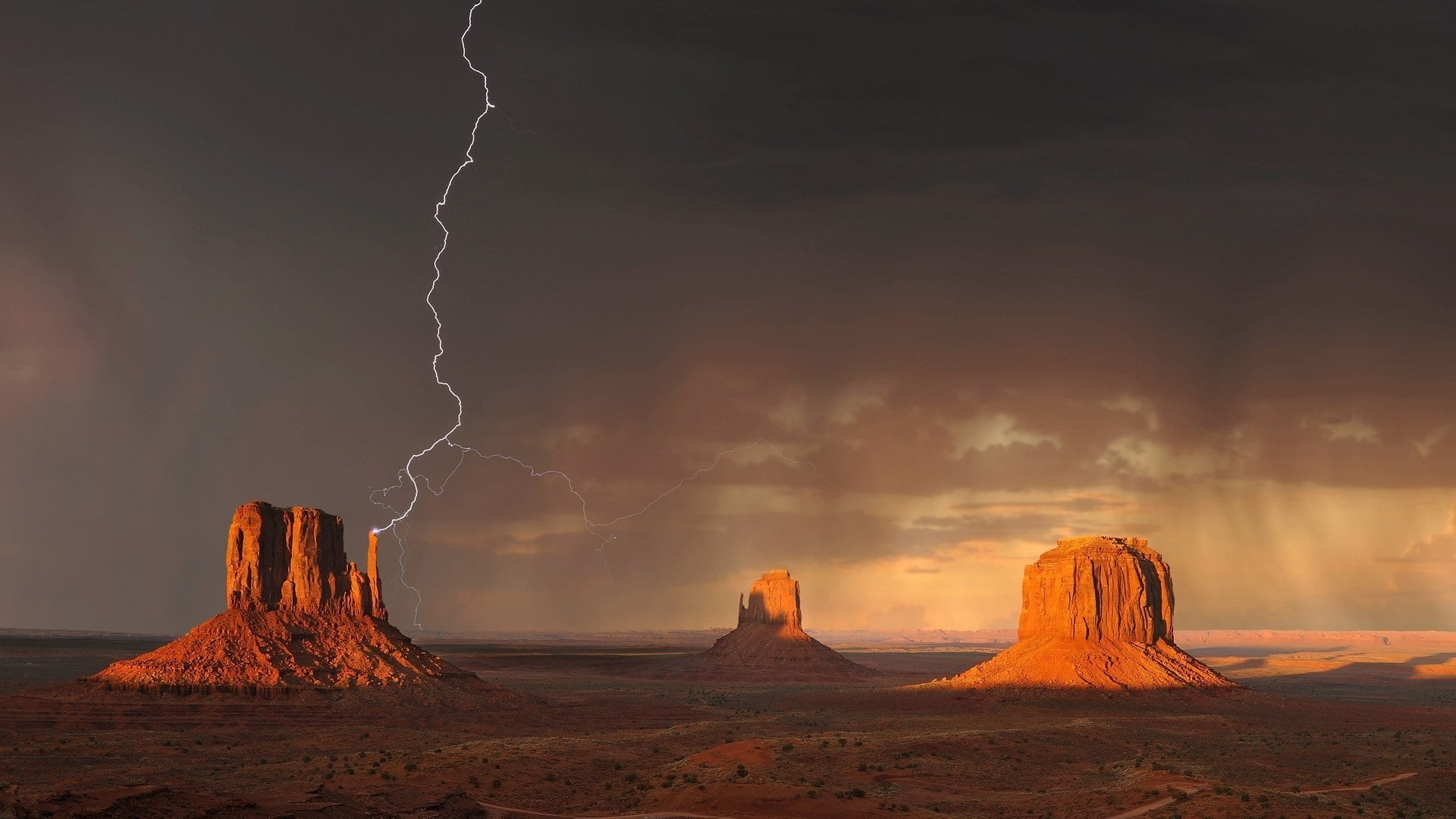 photo of Grand Canyon with lightning