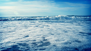 clear oceanwaves with bubbles HD wallpaper