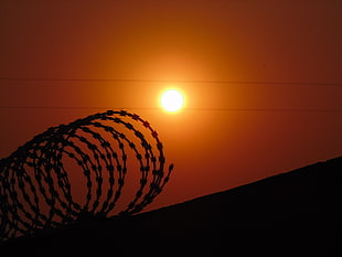 silhouette of barbed wires digital wallpaper, Sun, sunlight, silhouette, wall