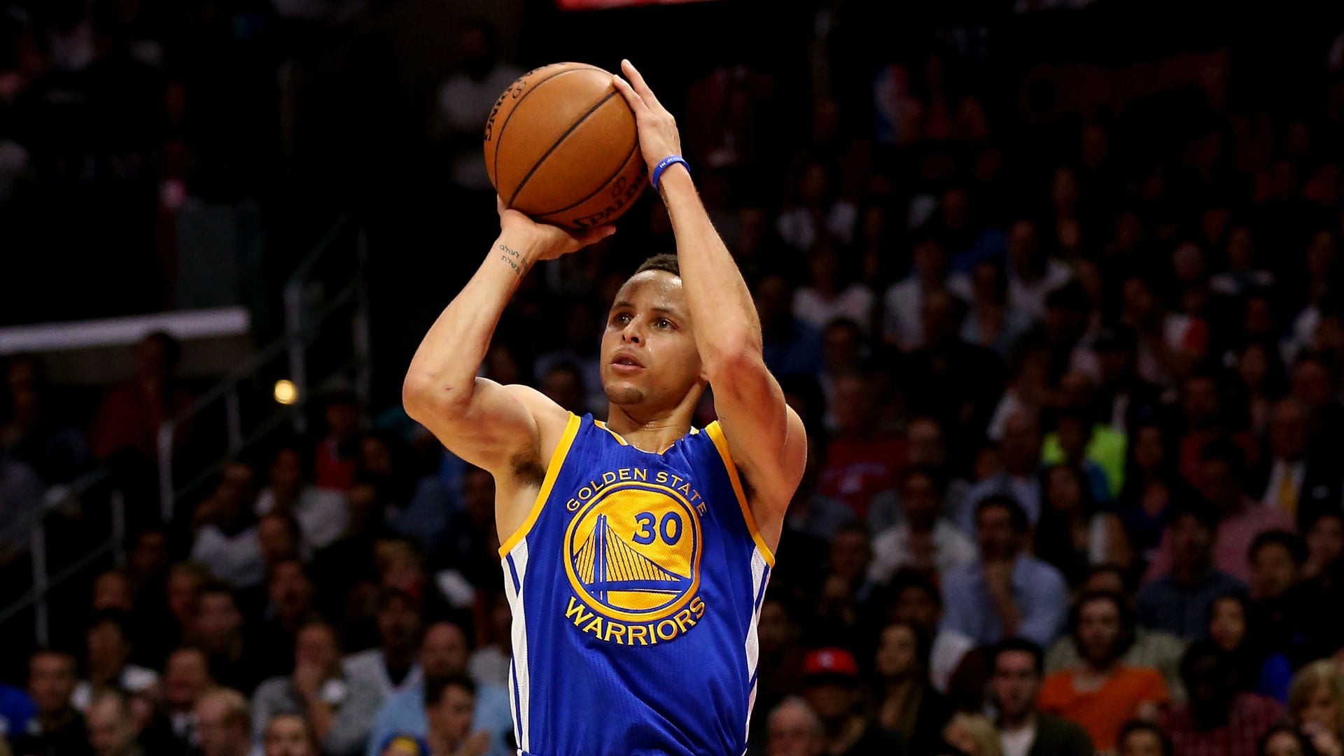 Stephen Curry shooting ball