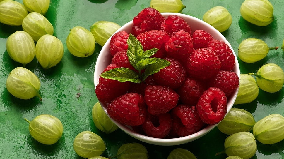 strawberry fruits HD wallpaper