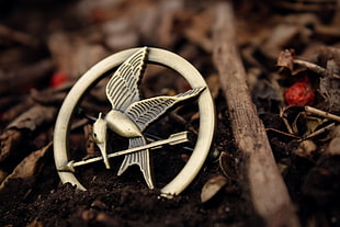 silver Hunger Games Mocking Jay emblem HD wallpaper