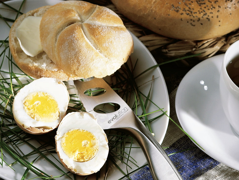 sliced breads and egg HD wallpaper