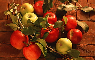 honeycrisp and granny smith lot, fruit, apples, leaves