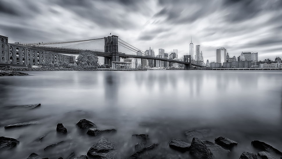 Brooklyn Bridge grayscale photo HD wallpaper