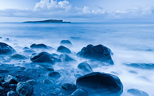 black rocks on seashore edited photo HD wallpaper