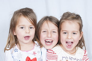 three girls smiling HD wallpaper