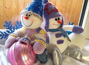 two snowman plush toys HD wallpaper