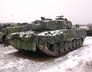 green battle tank \, tank, army, military, camouflage HD wallpaper