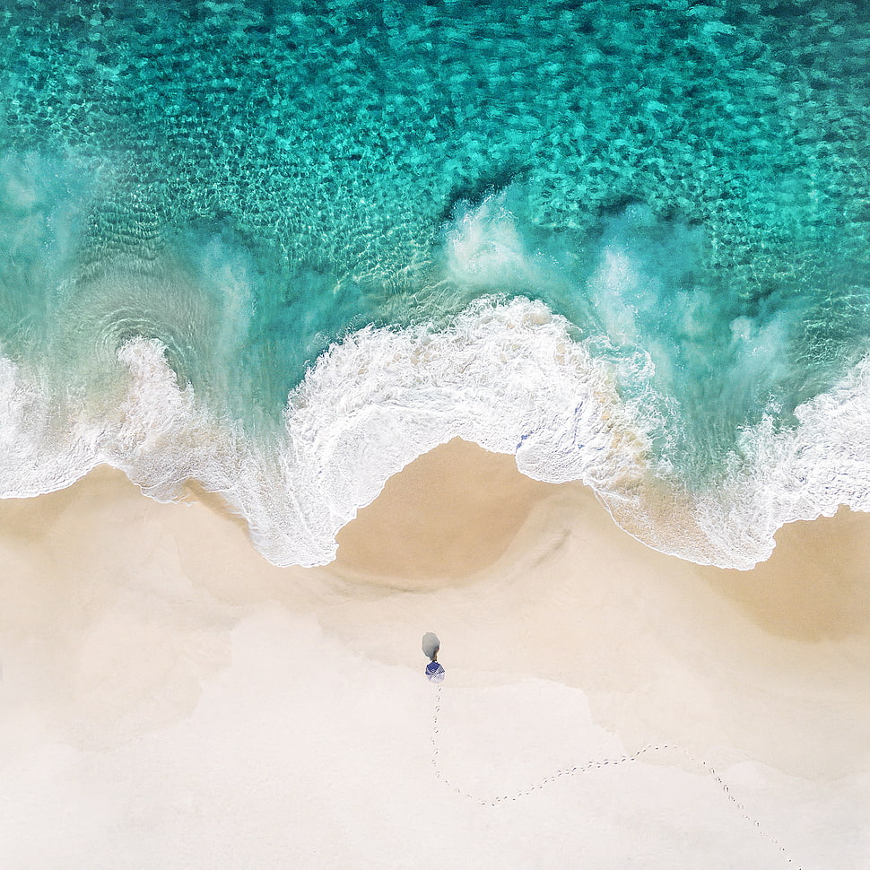 person near ocean wave during daytime HD wallpaper