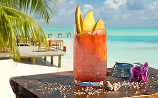red liquid, cocktails, drinking glass, tropical, beach HD wallpaper