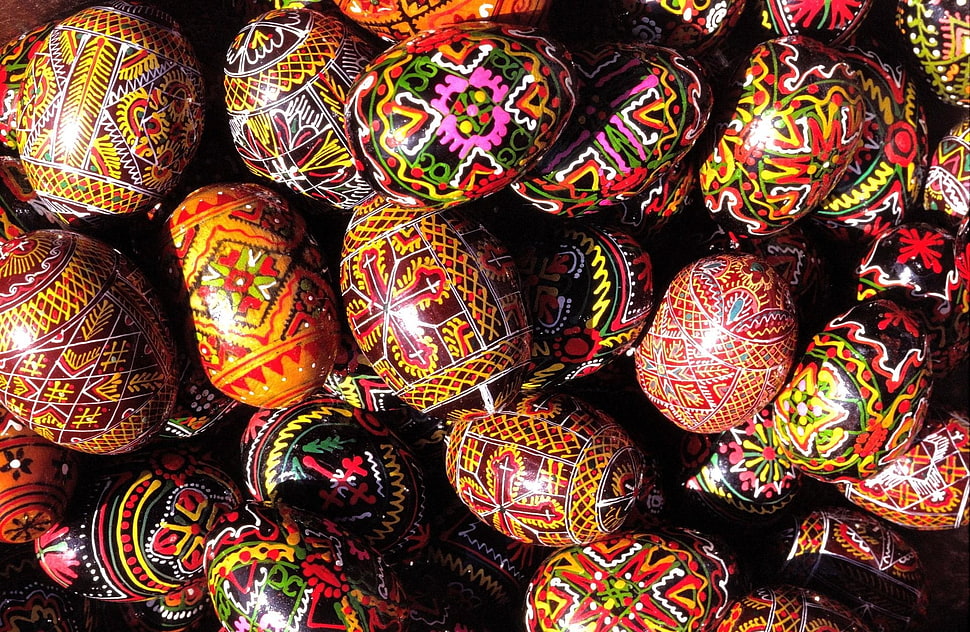 multi-colored egg decors HD wallpaper