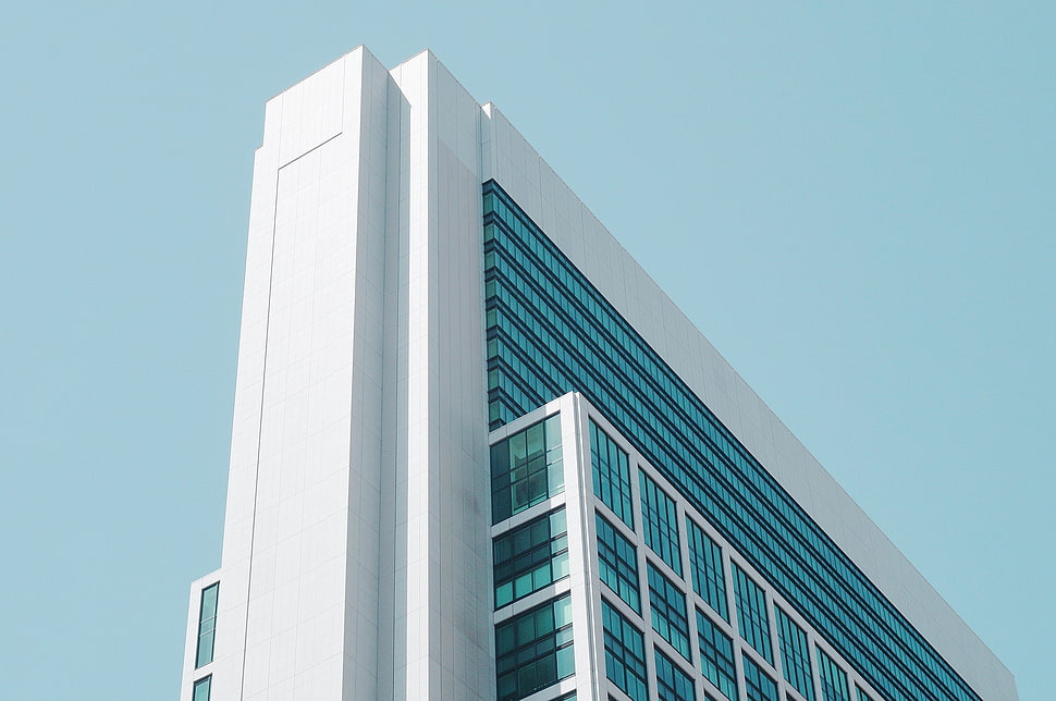 white concrete high-rise building, city HD wallpaper