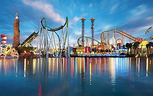 Amusement park under blue sky HD wallpaper