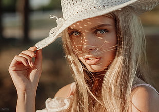 woman wearing white sun hat HD wallpaper