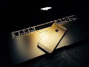 gold iPhone 5s, iPhone, iPhone 5S, MacBook HD wallpaper