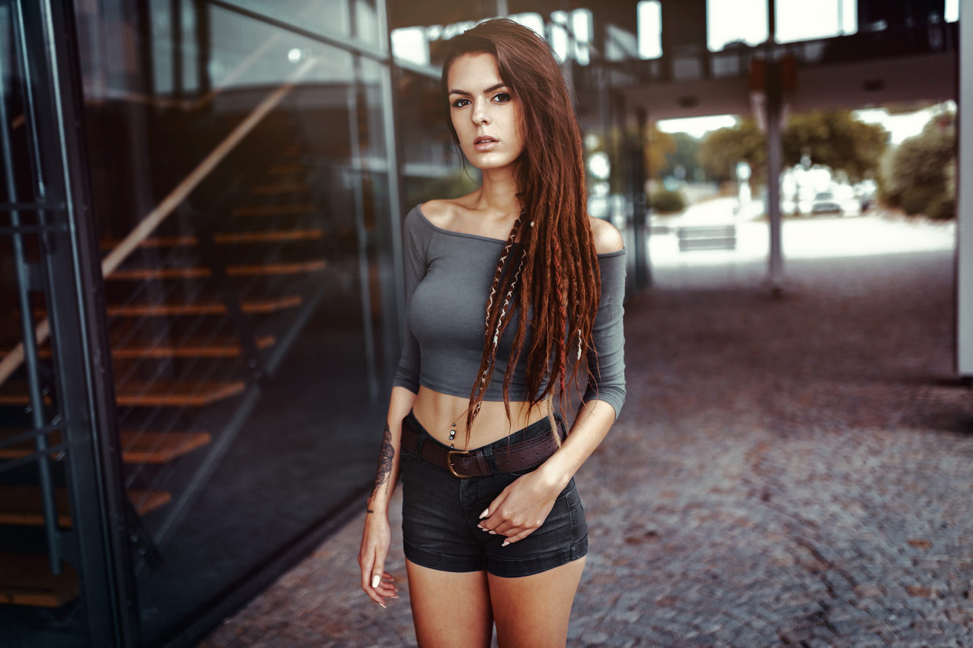 women's gray crop top, Heiko Klingele, women, women outdoors, photography