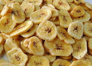 closeup photo of banana chips