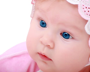 close up photo of a baby with a blue eyes HD wallpaper