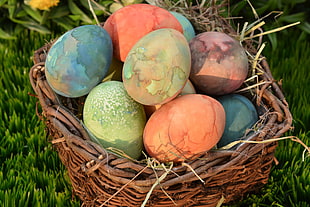 Easter eggs in brown wicker basket HD wallpaper