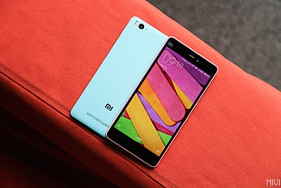 white Xiaomi Redmi 5 smartphone