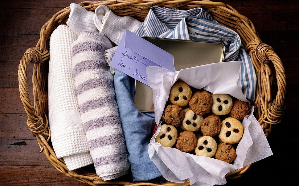 cookies in brown basket with handles HD wallpaper
